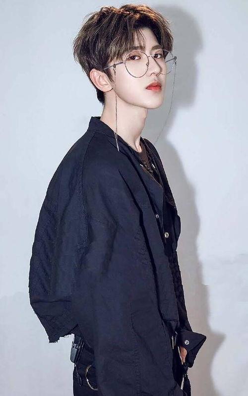 爱豆吃瓜娱乐酱蔡徐坤,从偶像到吃瓜达人，揭秘爱豆的娱乐生活